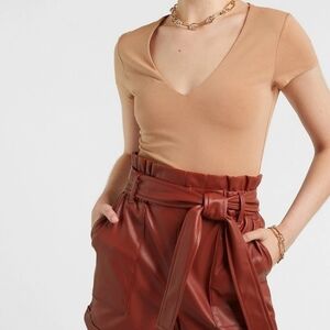 EXPRESS BODY CONTOUR V NECK SHORT SLEEVE TOP BEIGE Size M